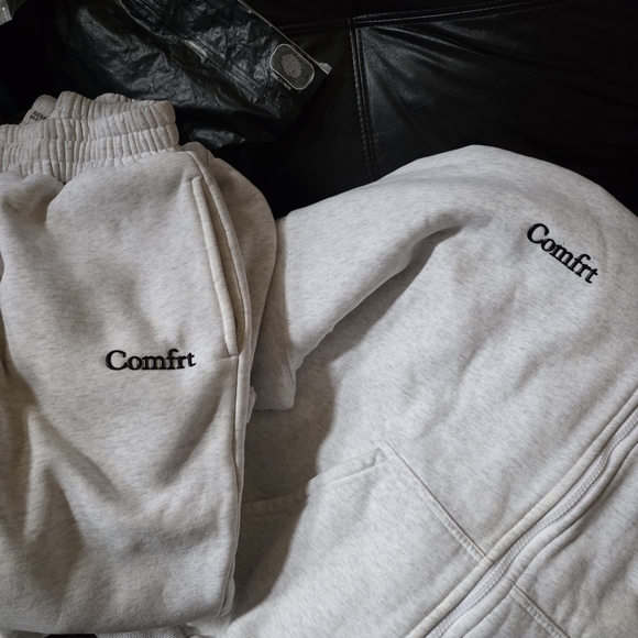 Women's Light Gray Track Pants & Joggers - Picture 3 of 6